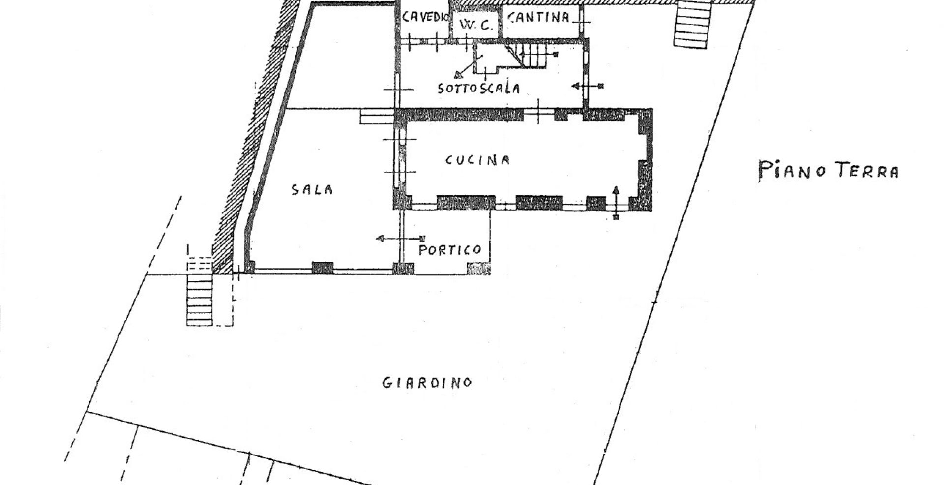 Maison individuelle avec vue dégagée sur la verdure, située dans un environnement calme et paisible.