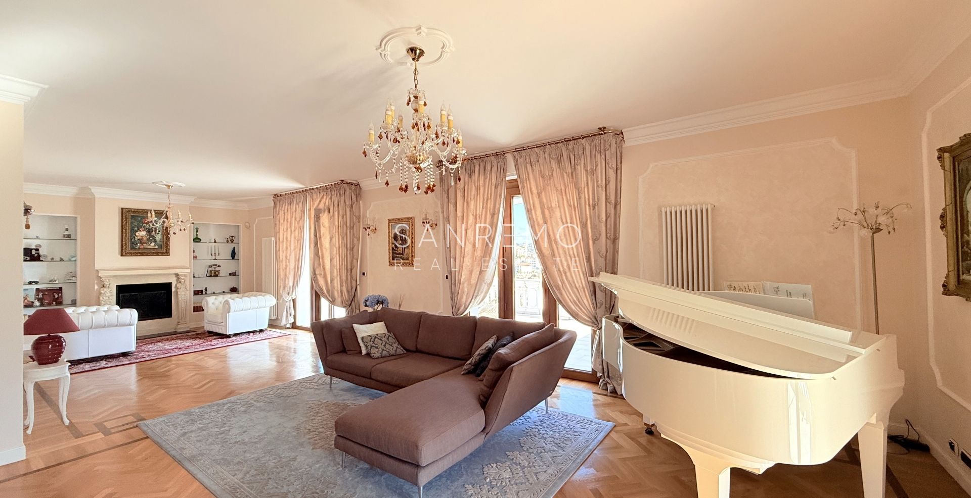 Attique et super attique avec piscine et vue panoramique sur la mer