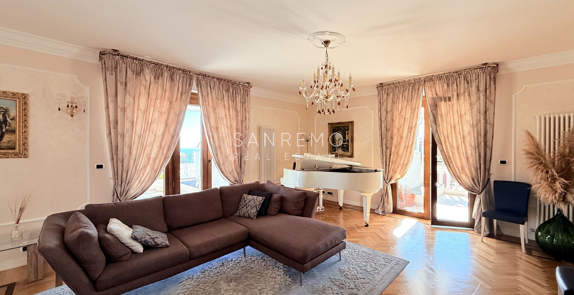 Attique et super attique avec piscine et vue panoramique sur la mer