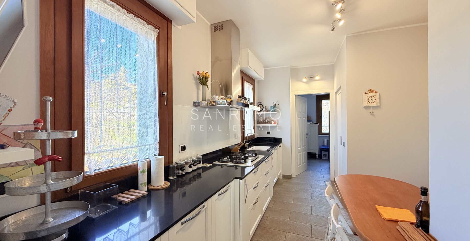 Attique et super attique avec piscine et vue panoramique sur la mer