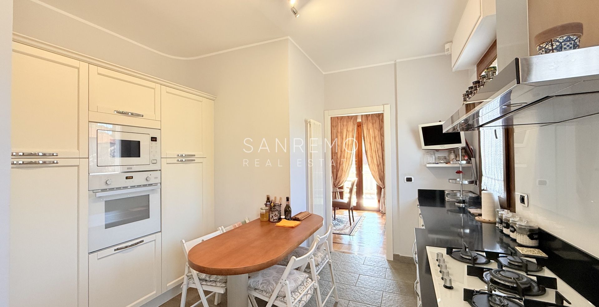 Attique et super attique avec piscine et vue panoramique sur la mer