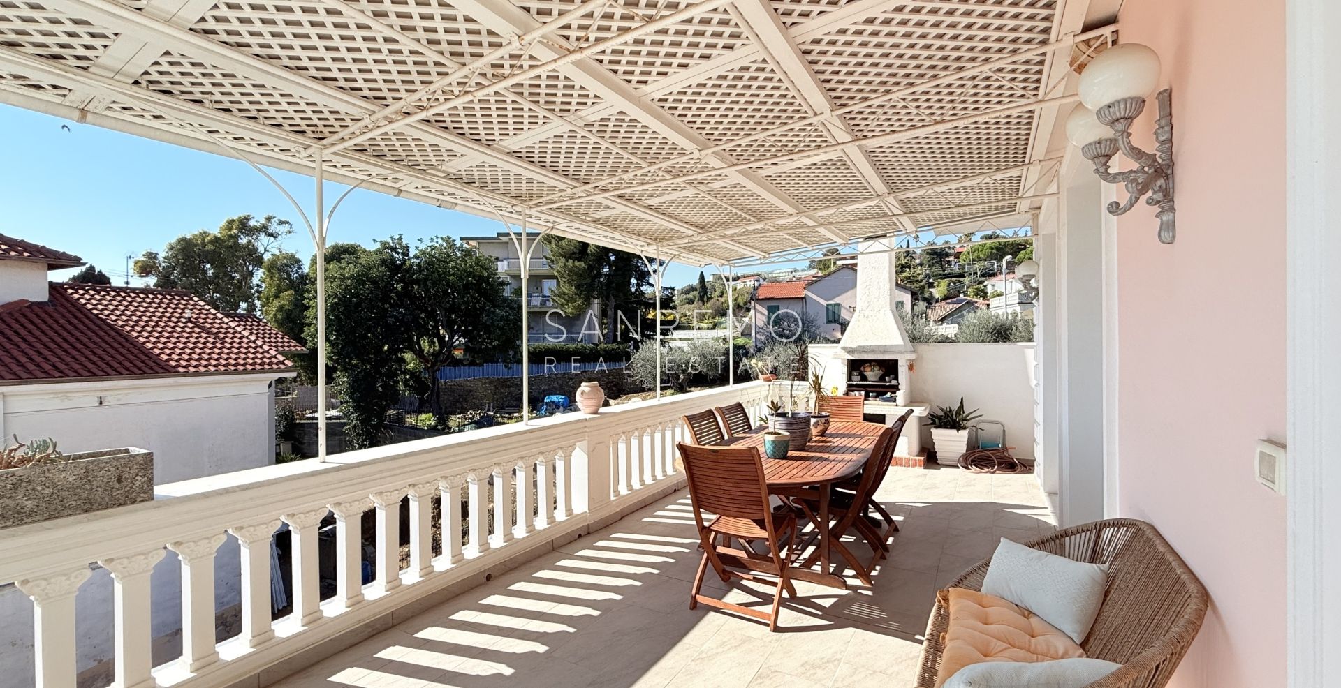 Attique et super attique avec piscine et vue panoramique sur la mer