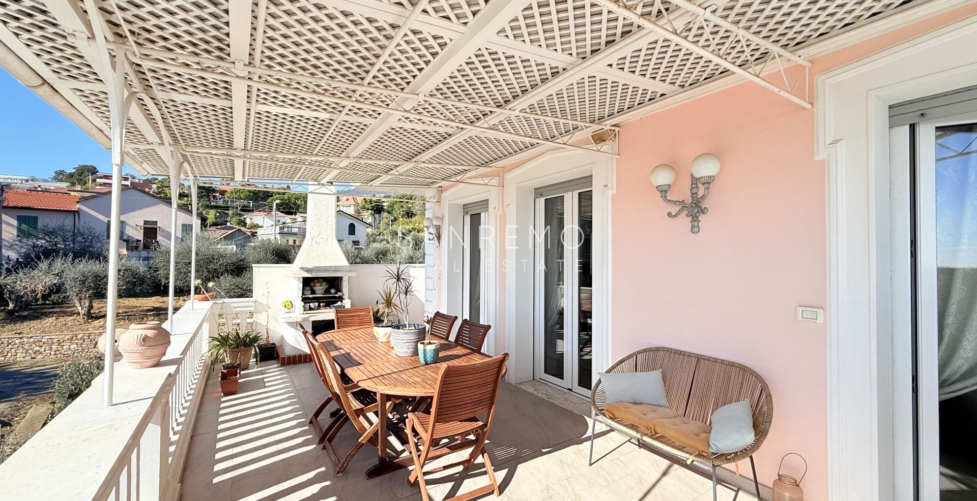 Attique et super attique avec piscine et vue panoramique sur la mer