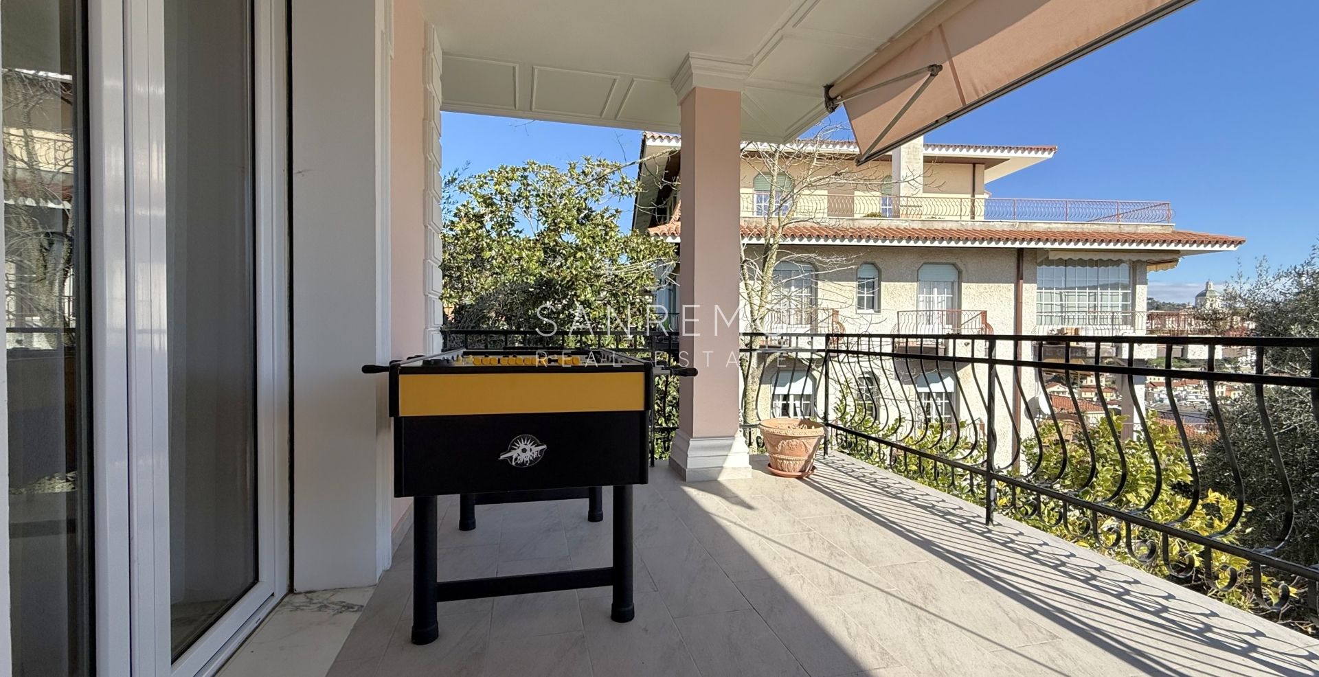 Attique et super attique avec piscine et vue panoramique sur la mer