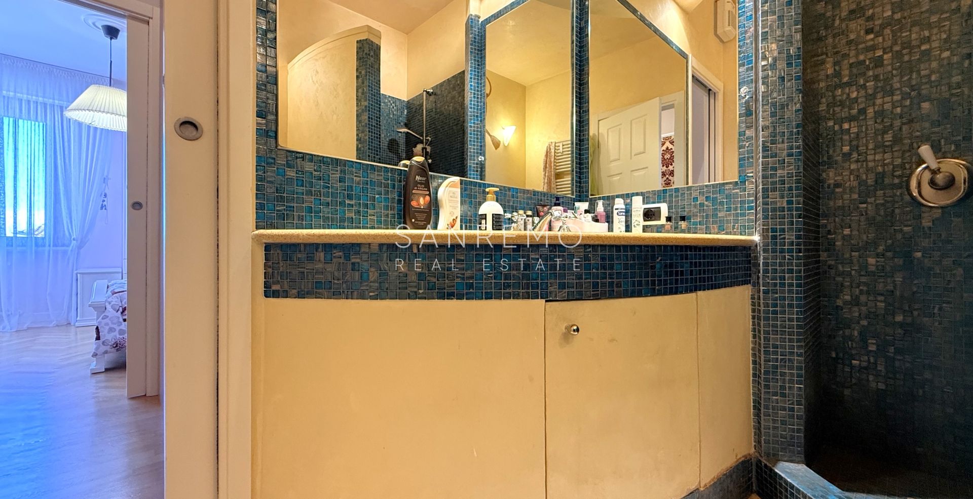 Attique et super attique avec piscine et vue panoramique sur la mer