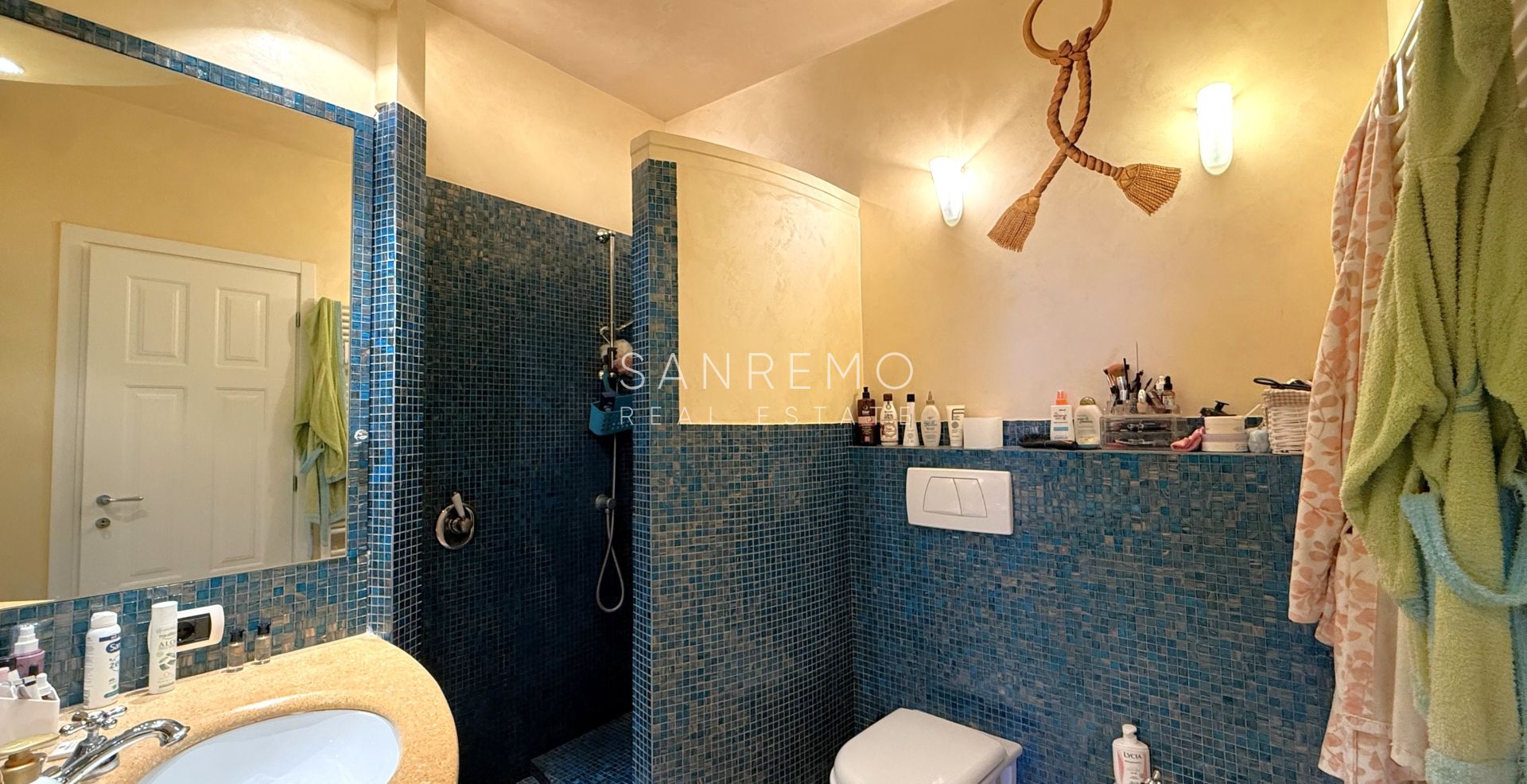 Attique et super attique avec piscine et vue panoramique sur la mer