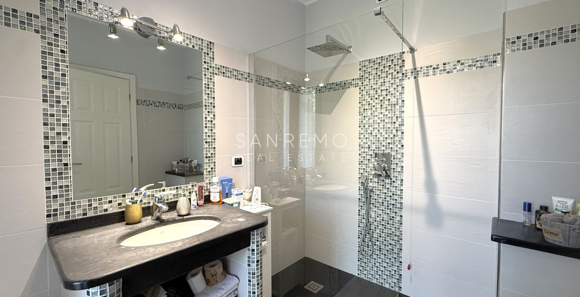 Attique et super attique avec piscine et vue panoramique sur la mer