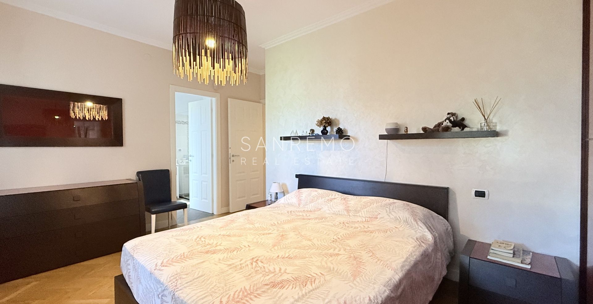 Attique et super attique avec piscine et vue panoramique sur la mer