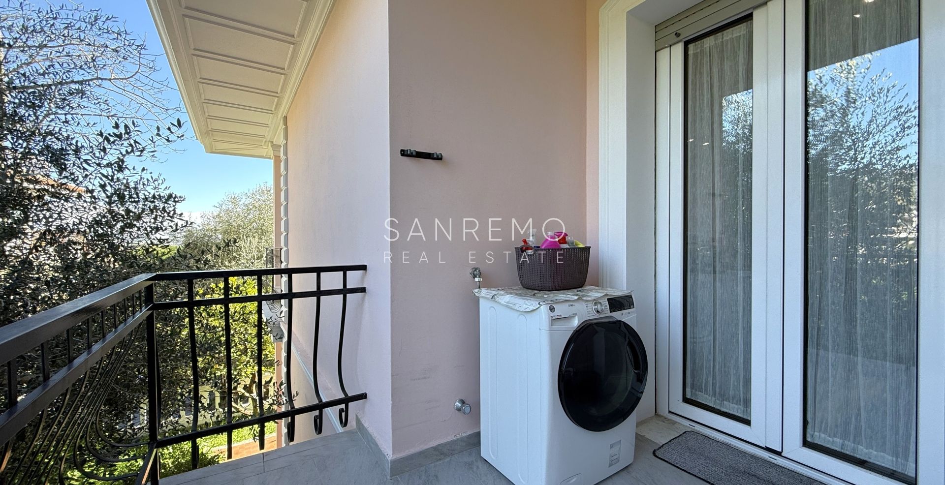 Attique et super attique avec piscine et vue panoramique sur la mer