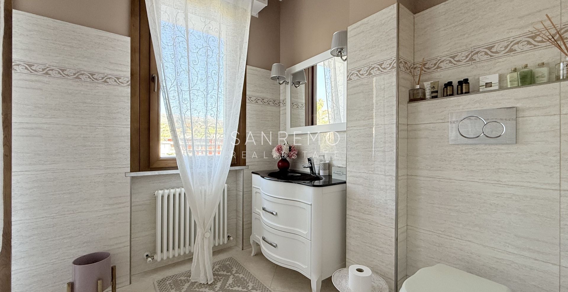 Attique et super attique avec piscine et vue panoramique sur la mer