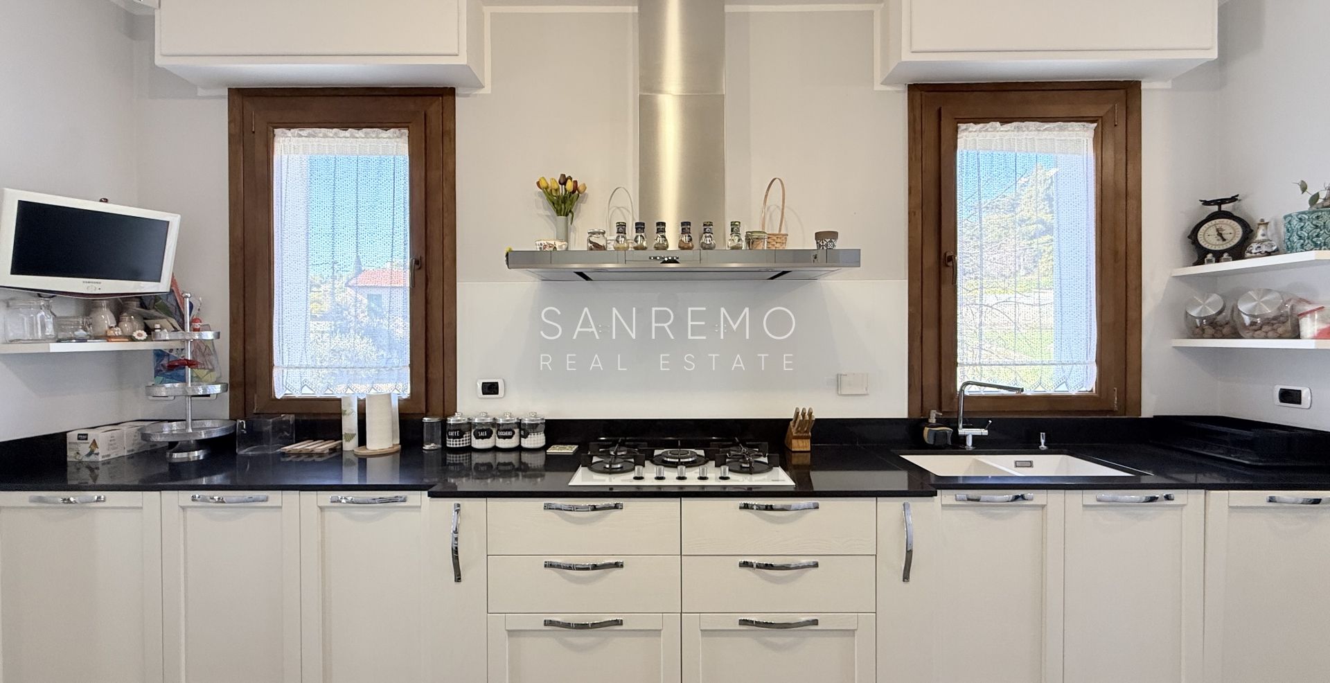 Attique et super attique avec piscine et vue panoramique sur la mer