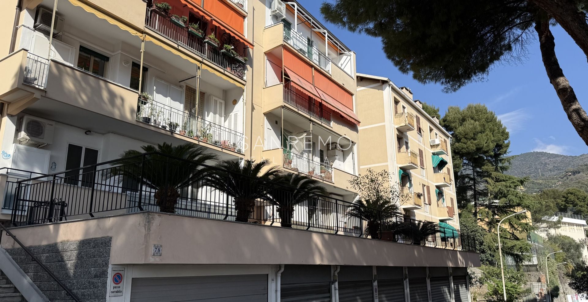 Appartement de trois pièces avec balcon et vue partielle sur la mer dans le quartier Baragallo