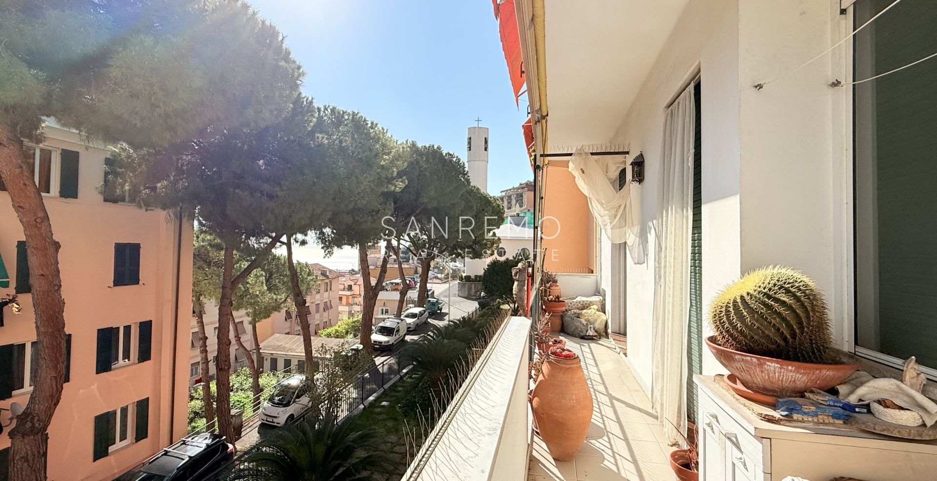 Appartement de trois pièces avec balcon et vue partielle sur la mer dans le quartier Baragallo