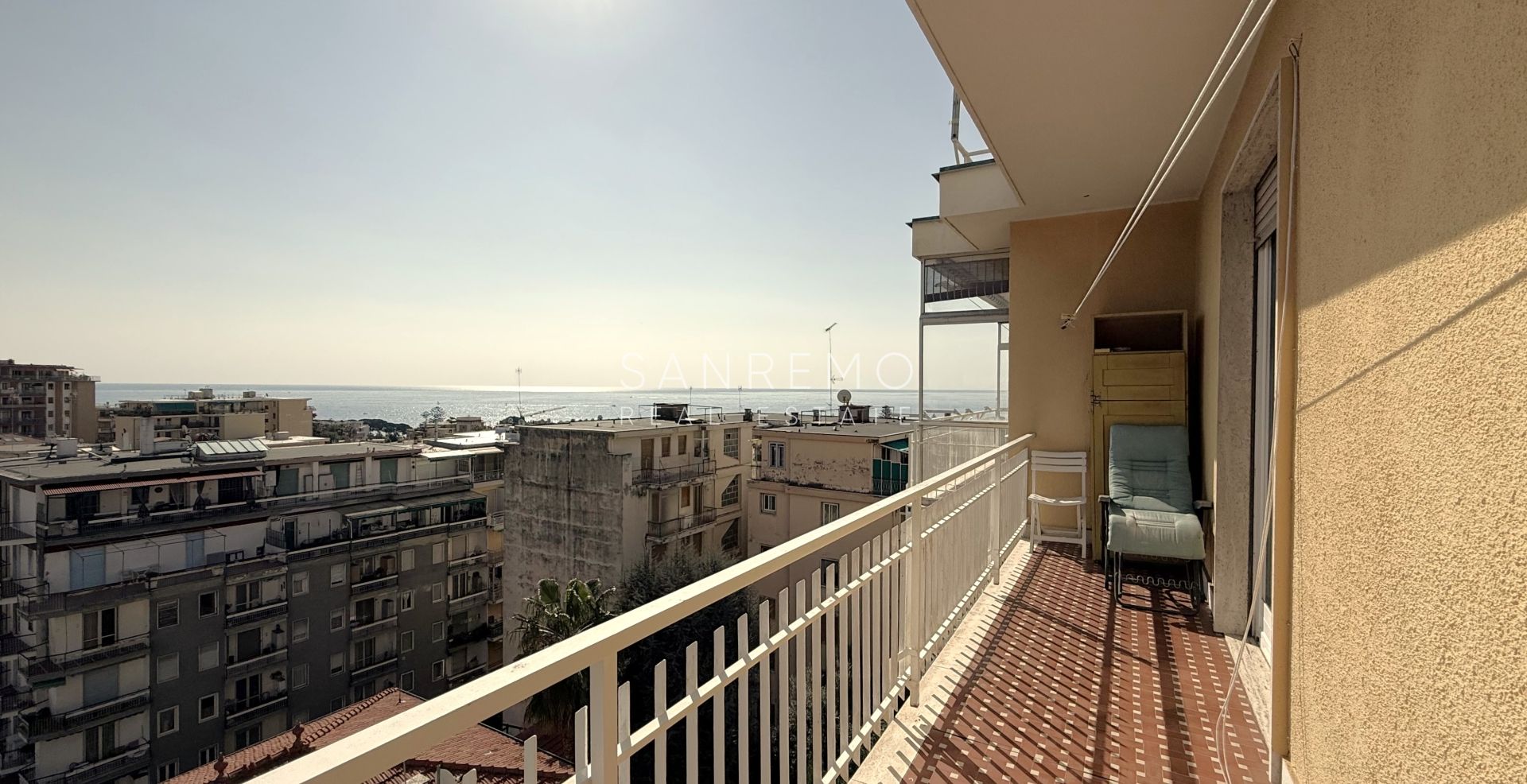 Appartement très lumineux avec vue sur la mer, à quelques pas de la Villa Ormond