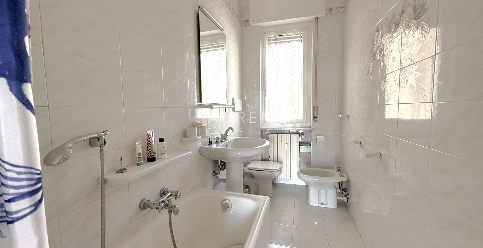 Appartement très lumineux avec vue sur la mer, à quelques pas de la Villa Ormond