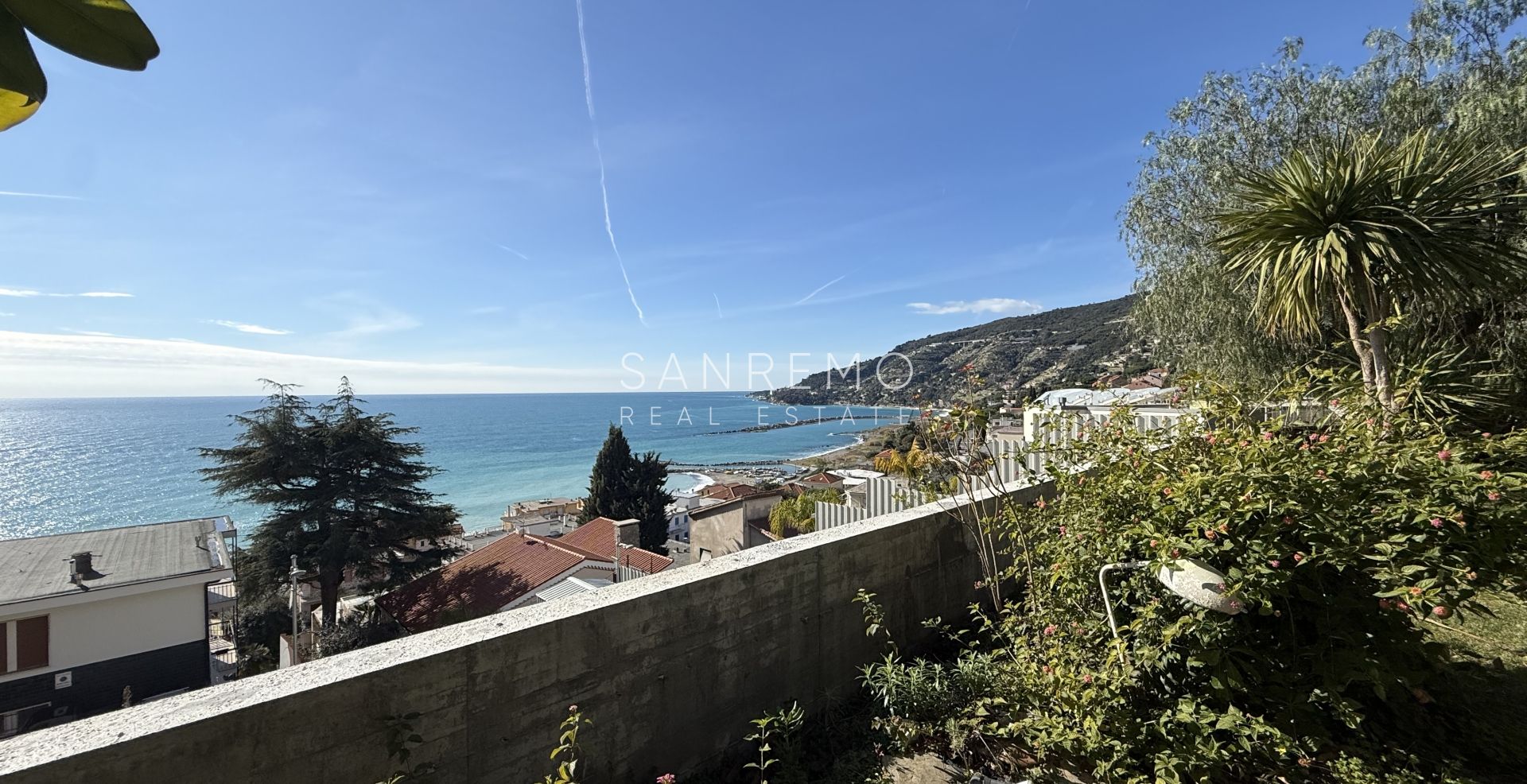 Splendide villa entourée d’un jardin privé et sublimée par une magnifique vue sur la mer