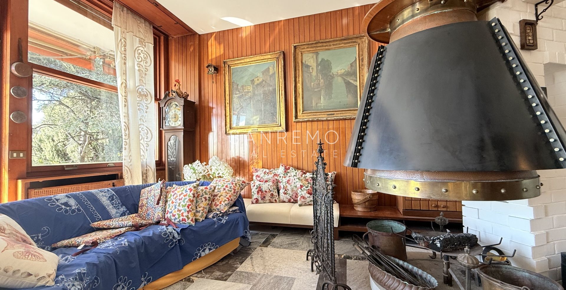 Splendide villa entourée d’un jardin privé et sublimée par une magnifique vue sur la mer