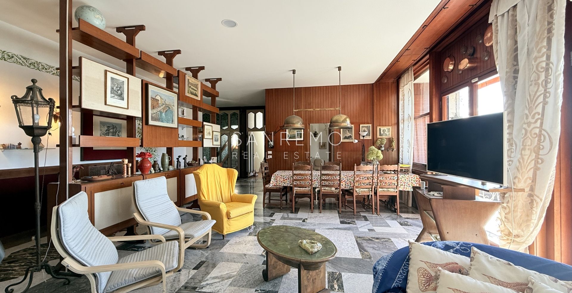 Splendide villa entourée d’un jardin privé et sublimée par une magnifique vue sur la mer