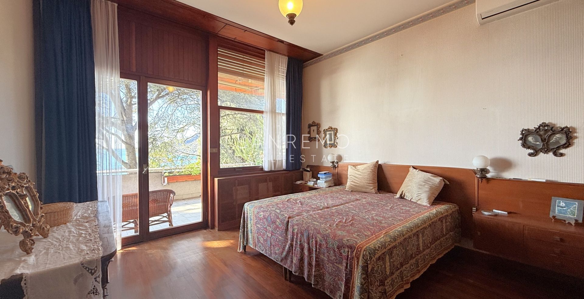 Splendide villa entourée d’un jardin privé et sublimée par une magnifique vue sur la mer