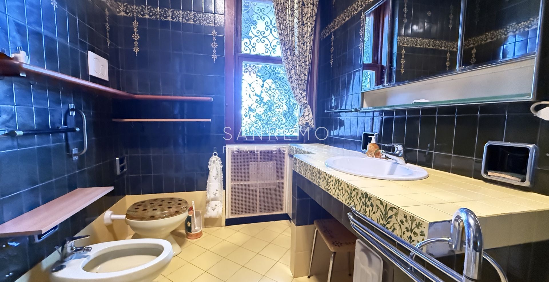 Splendide villa entourée d’un jardin privé et sublimée par une magnifique vue sur la mer