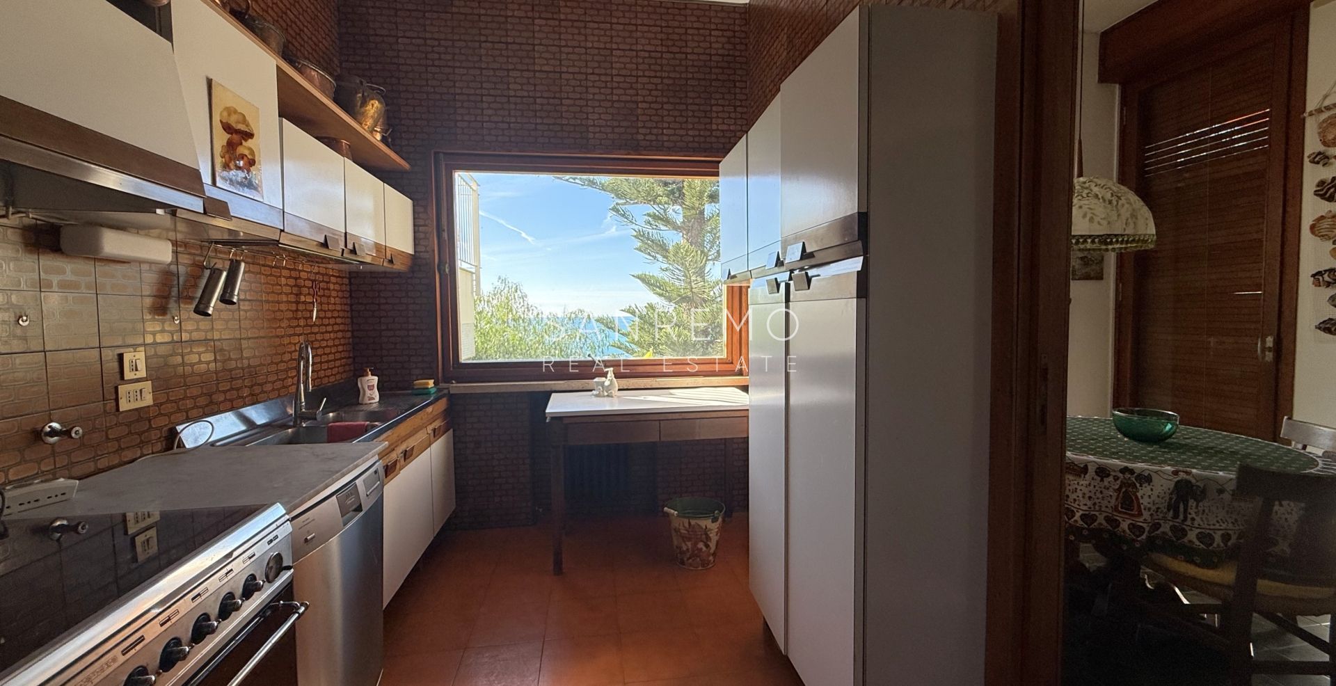 Splendide villa entourée d’un jardin privé et sublimée par une magnifique vue sur la mer