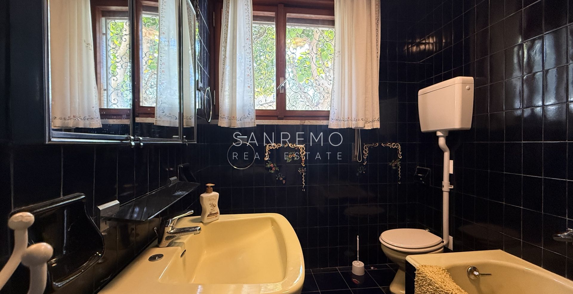 Splendide villa entourée d’un jardin privé et sublimée par une magnifique vue sur la mer