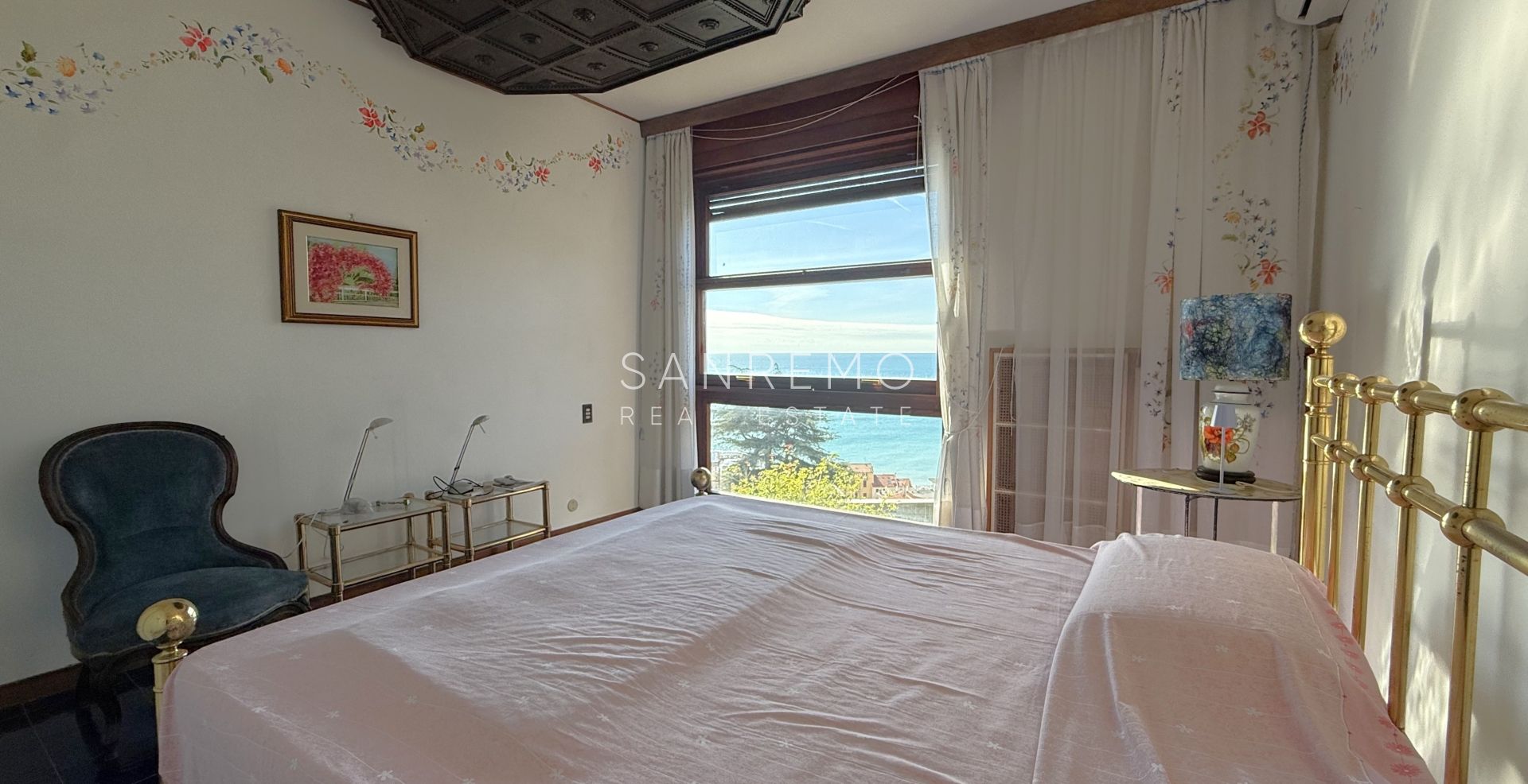 Splendide villa entourée d’un jardin privé et sublimée par une magnifique vue sur la mer