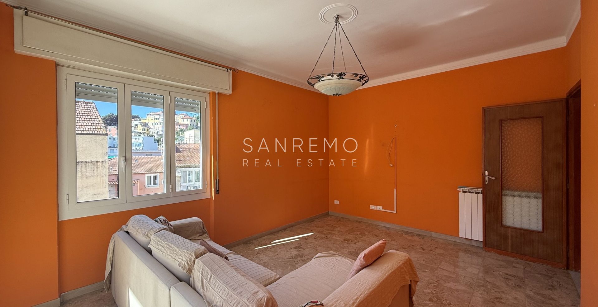 Grand et lumineux appartement deux pièces avec une grande terrasse