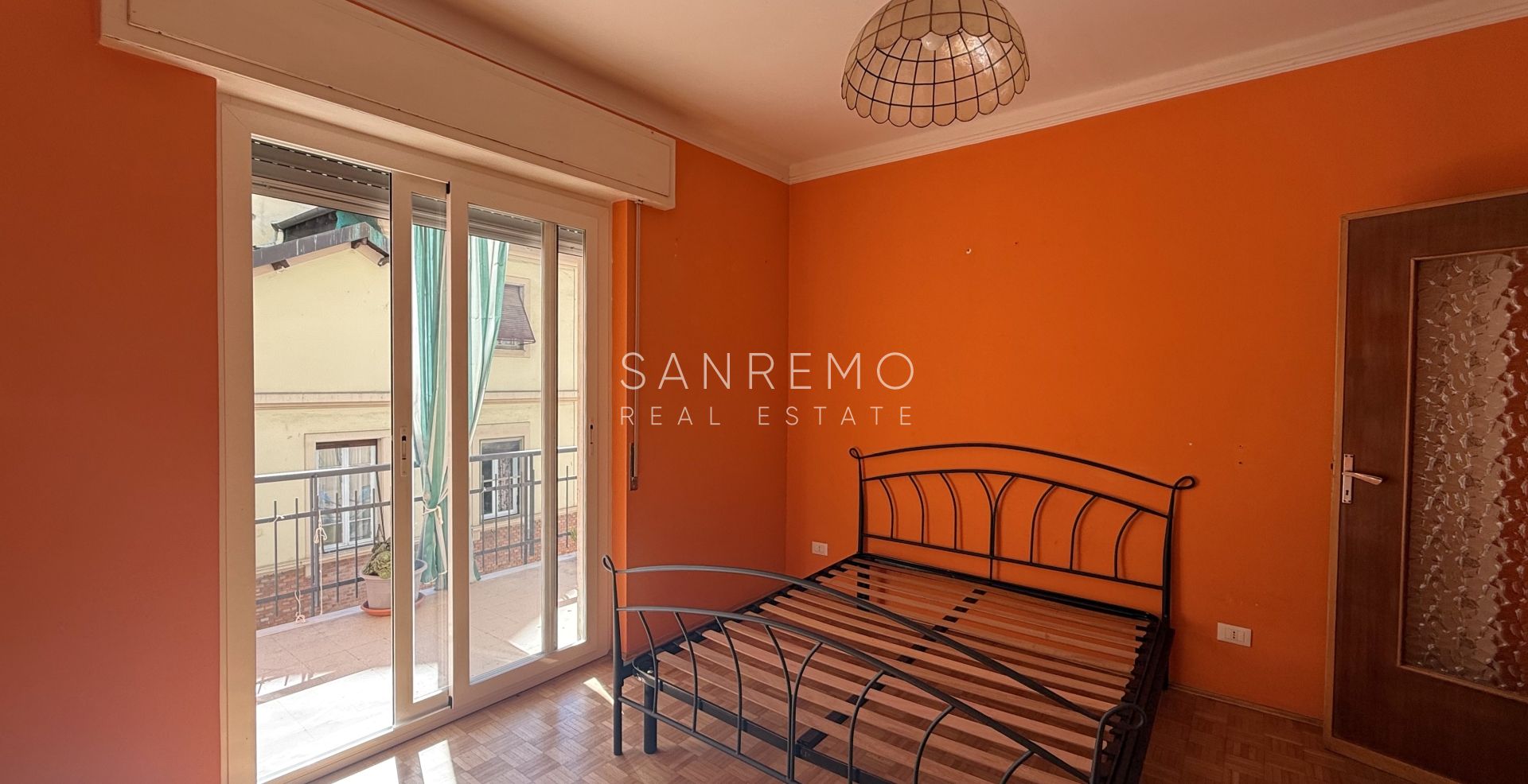 Grand et lumineux appartement deux pièces avec une grande terrasse