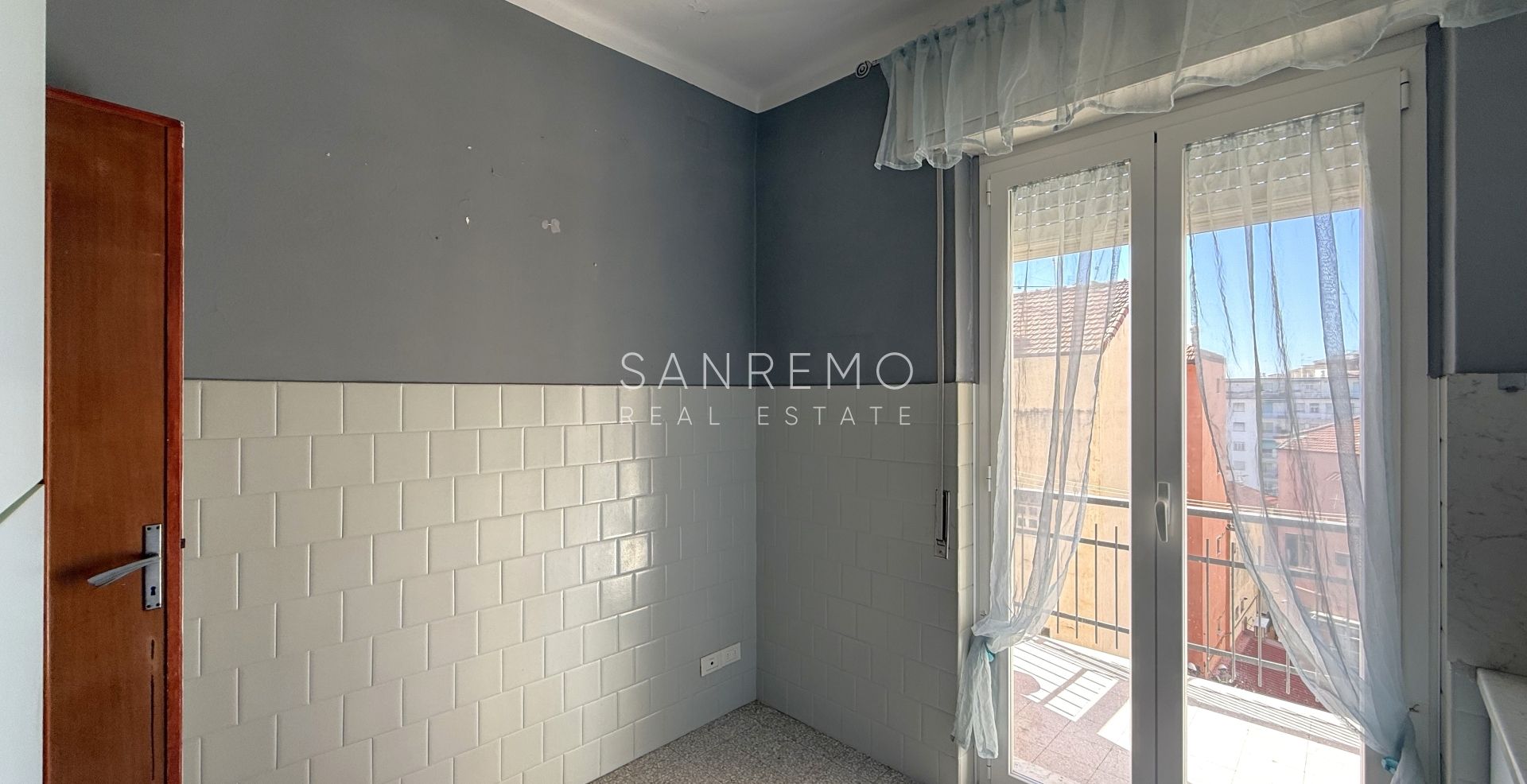 Grand et lumineux appartement deux pièces avec une grande terrasse