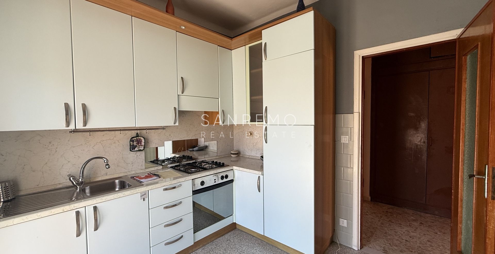 Grand et lumineux appartement deux pièces avec une grande terrasse