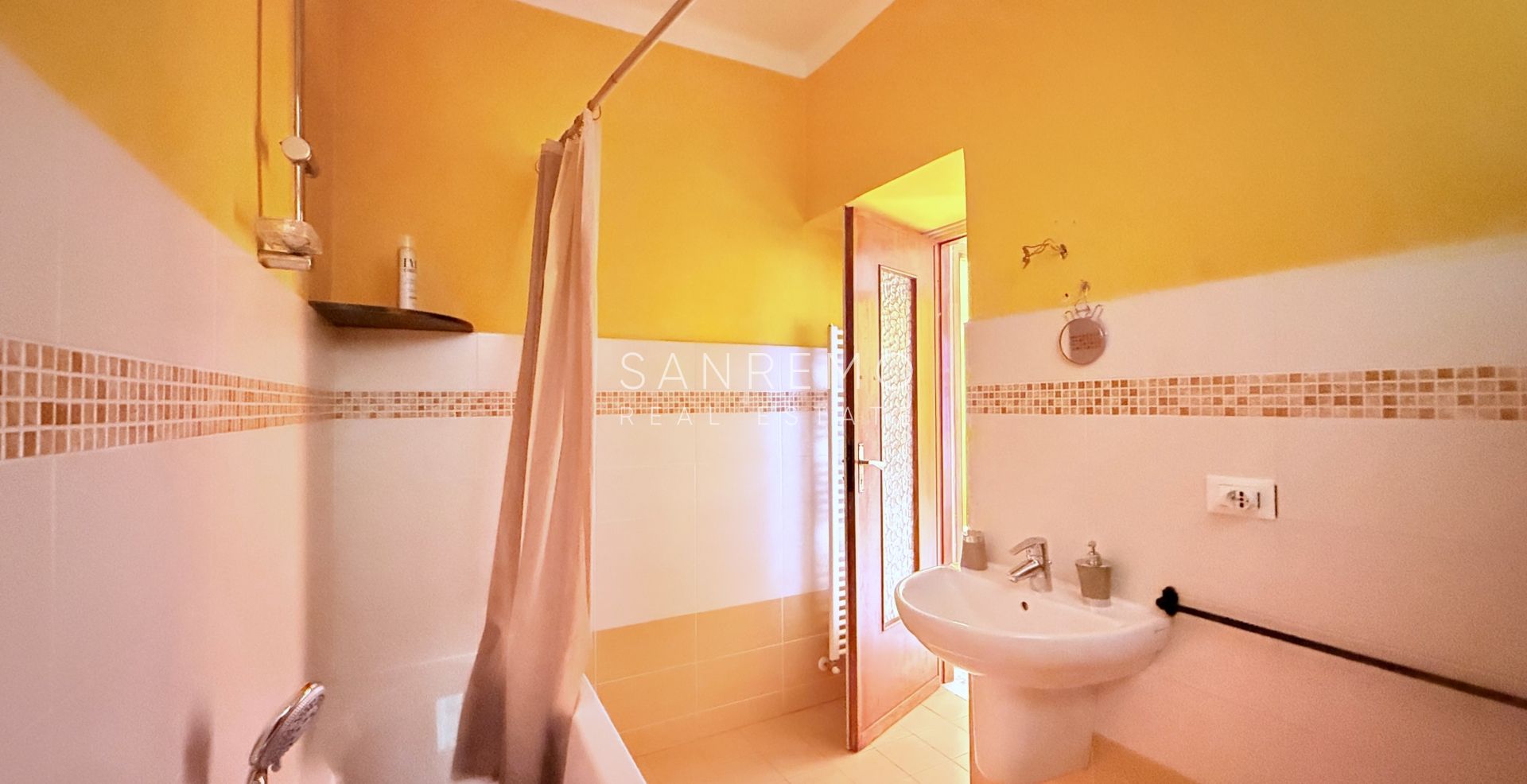 Grand et lumineux appartement deux pièces avec une grande terrasse