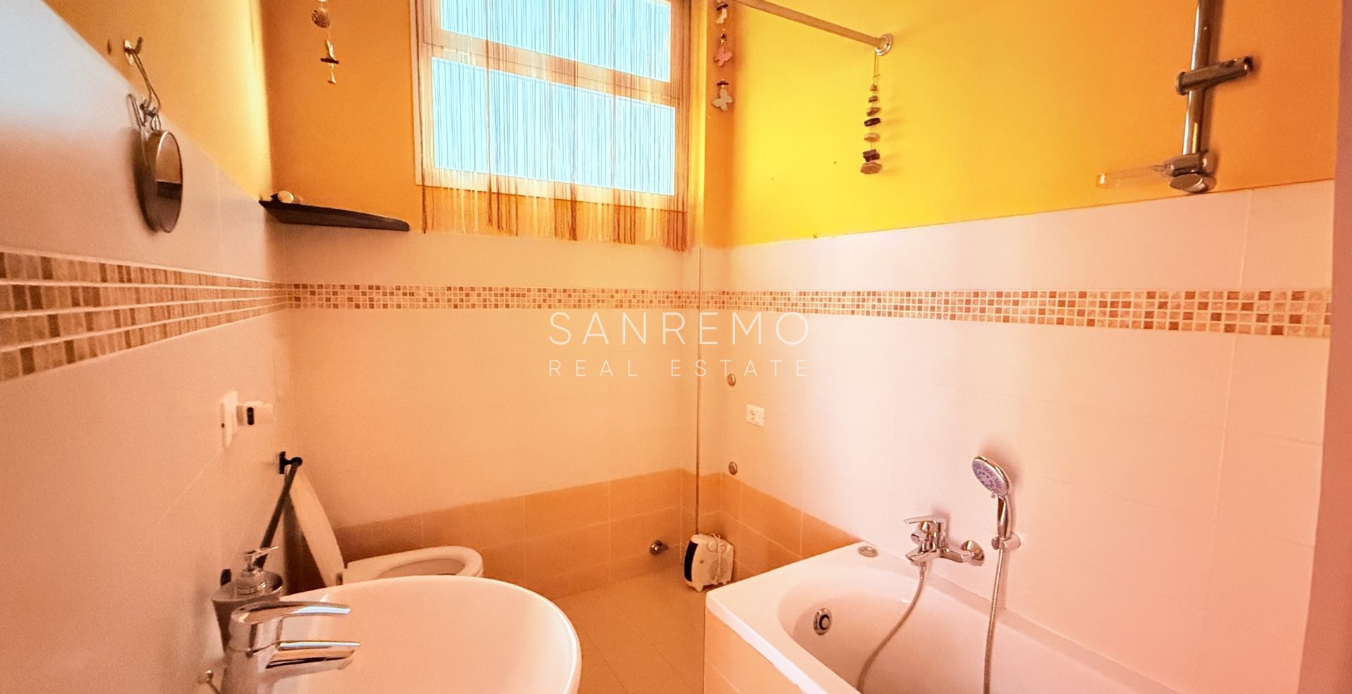 Grand et lumineux appartement deux pièces avec une grande terrasse