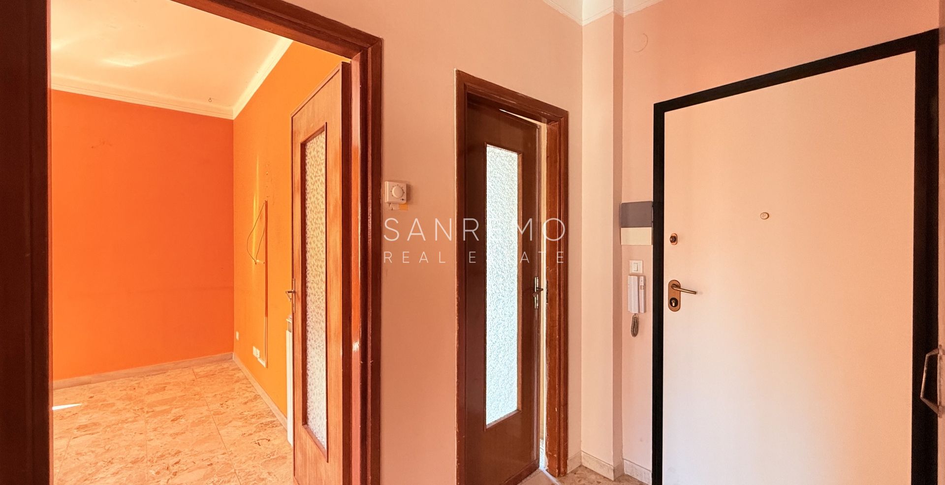 Grand et lumineux appartement deux pièces avec une grande terrasse