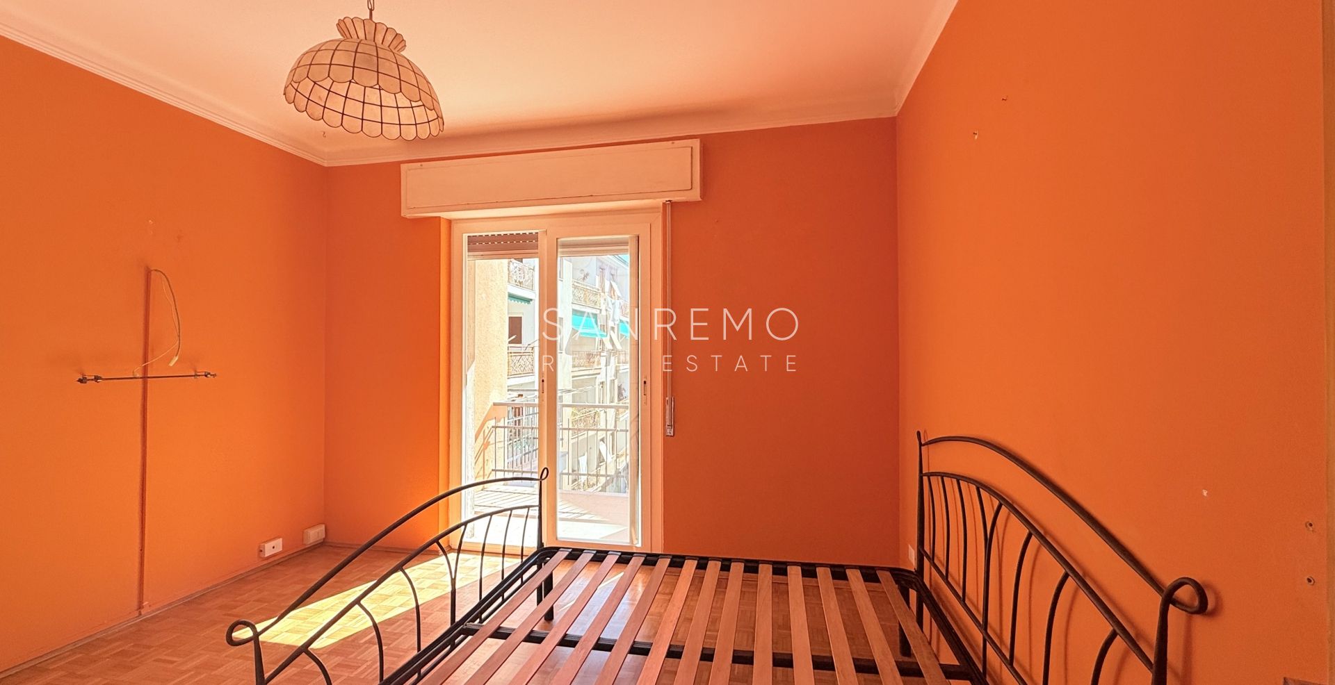 Grand et lumineux appartement deux pièces avec une grande terrasse