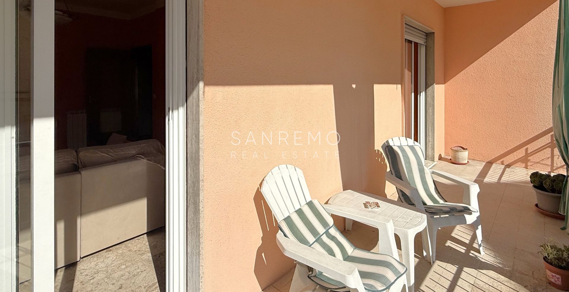 Grand et lumineux appartement deux pièces avec une grande terrasse