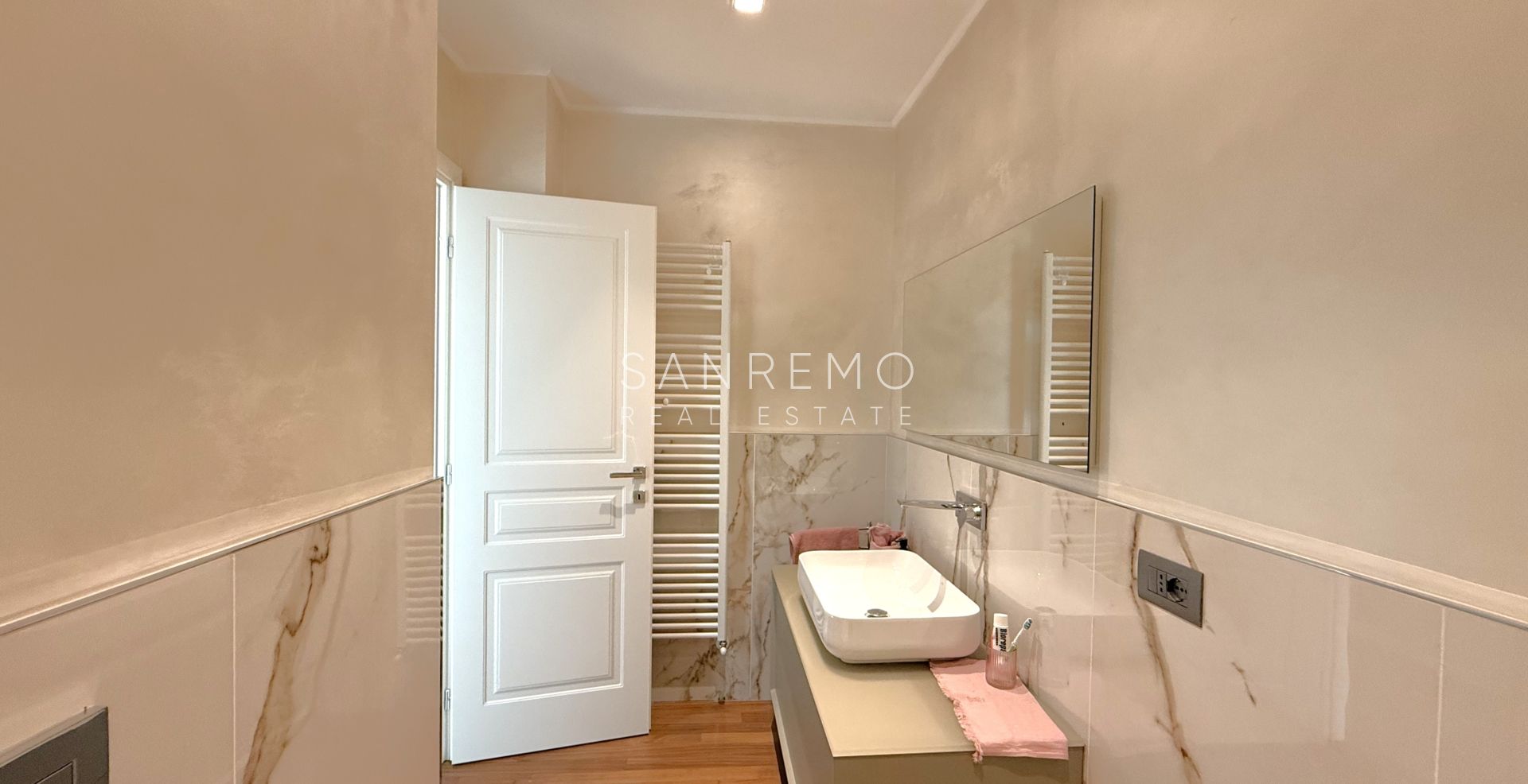 Appartement bénéficiant d’une excellente exposition, avec terrasse et agréable vue sur la mer