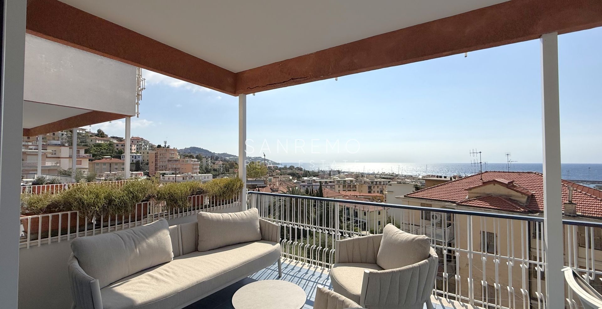 Appartement bénéficiant d’une excellente exposition, avec terrasse et agréable vue sur la mer