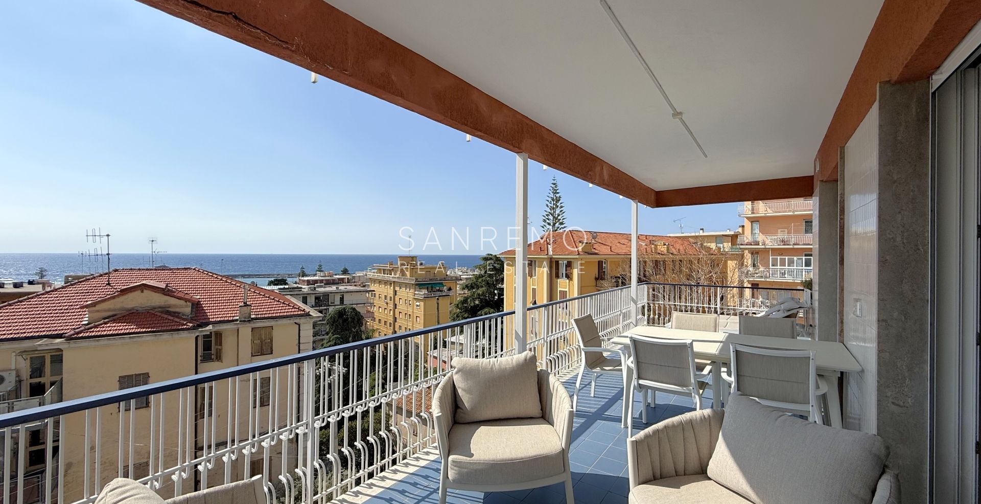 Appartement bénéficiant d’une excellente exposition, avec terrasse et agréable vue sur la mer