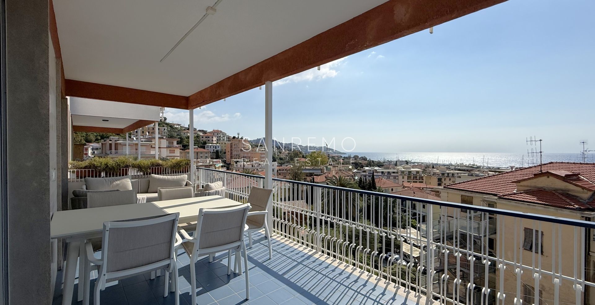 Appartement bénéficiant d’une excellente exposition, avec terrasse et agréable vue sur la mer