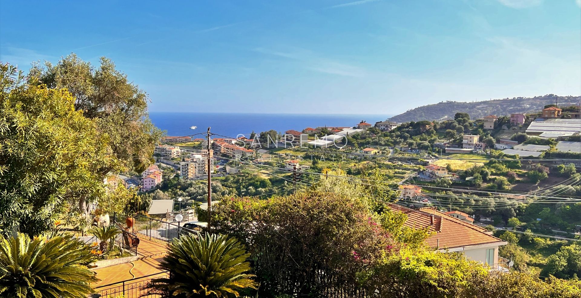 Maison, composée de 2 appartements indépendants, sur la première colline de Sanremo