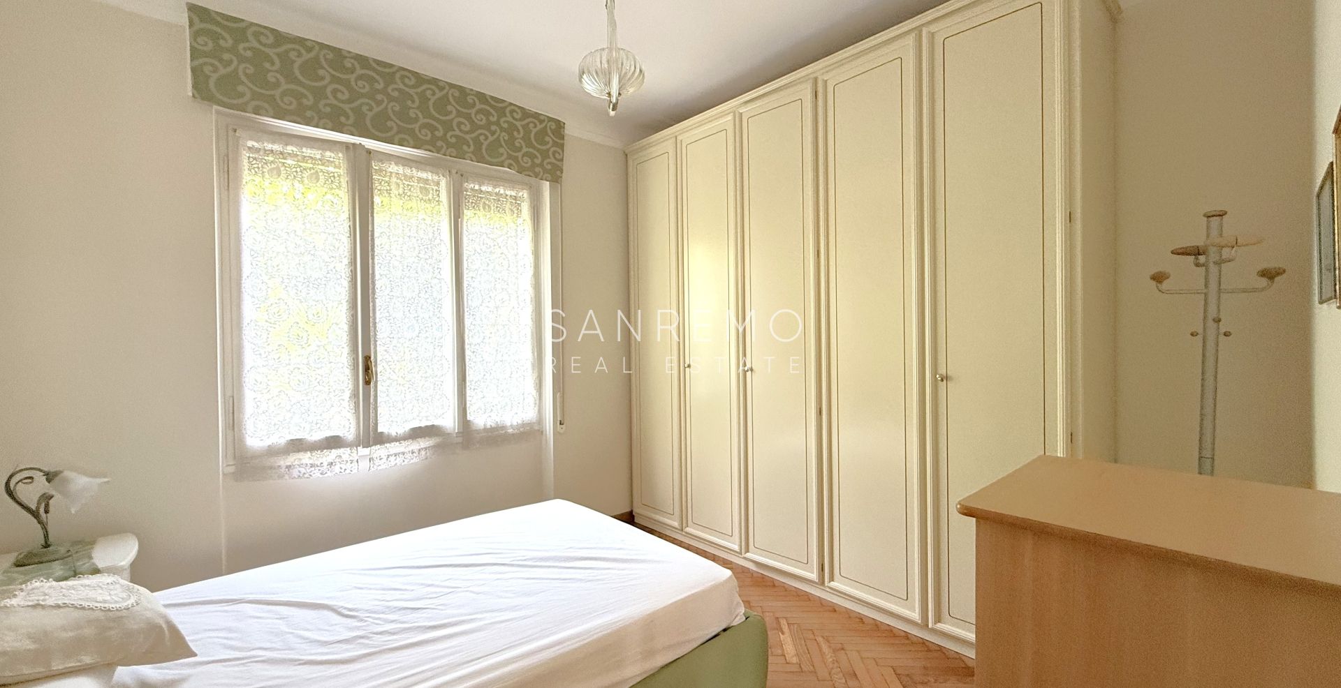 Appartement avec terrasse et vue mer dans un environnement calme et résidentiel