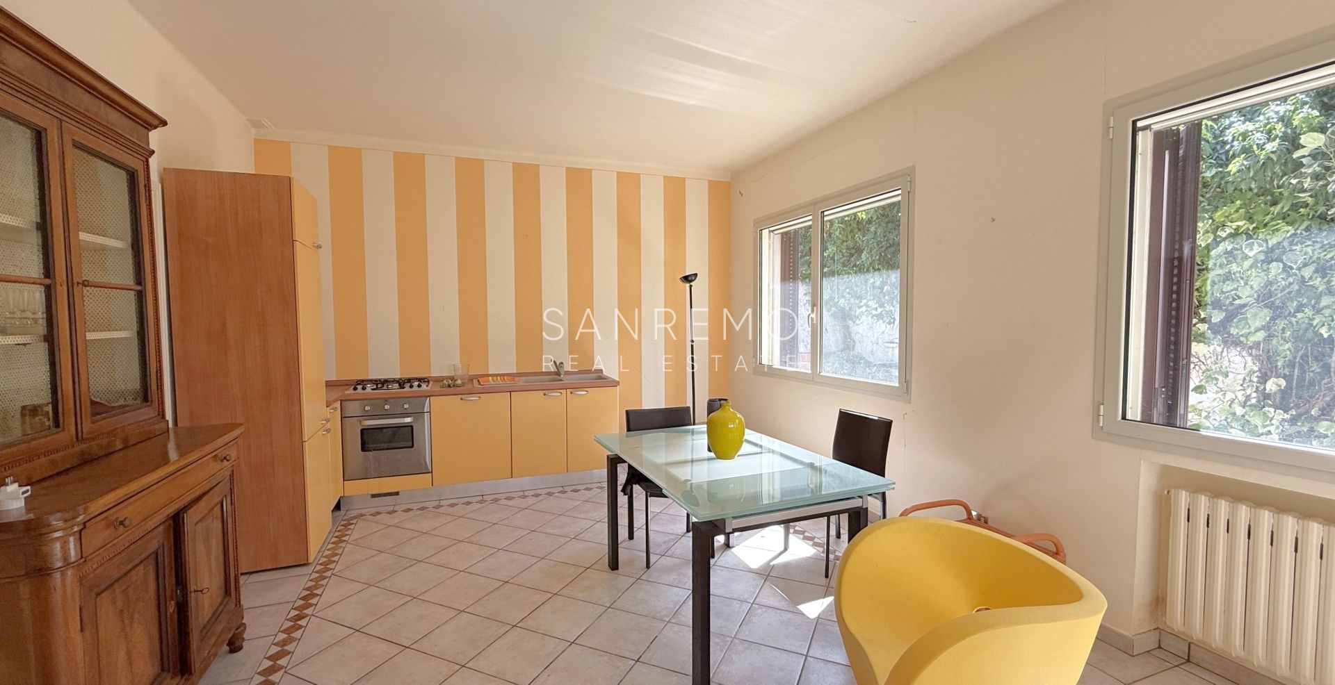 Maison, composée de 2 appartements indépendants, sur la première colline de Sanremo