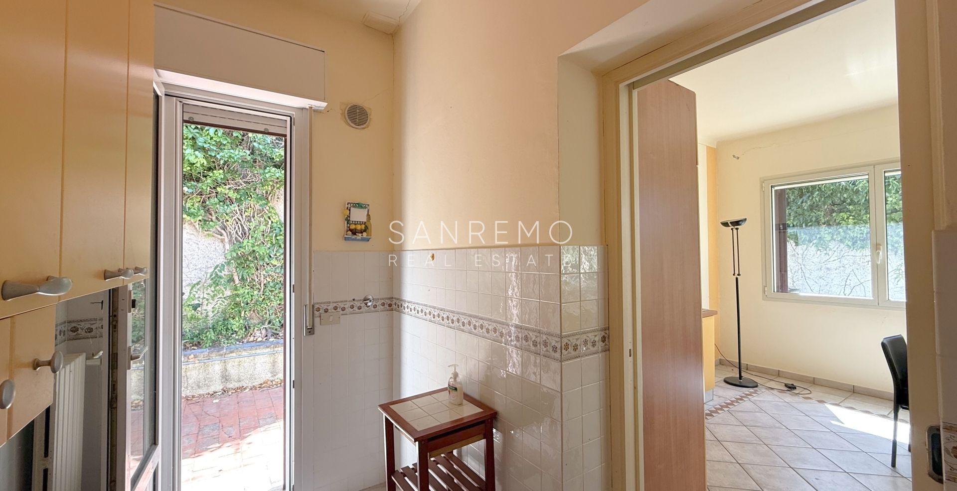 Maison, composée de 2 appartements indépendants, sur la première colline de Sanremo