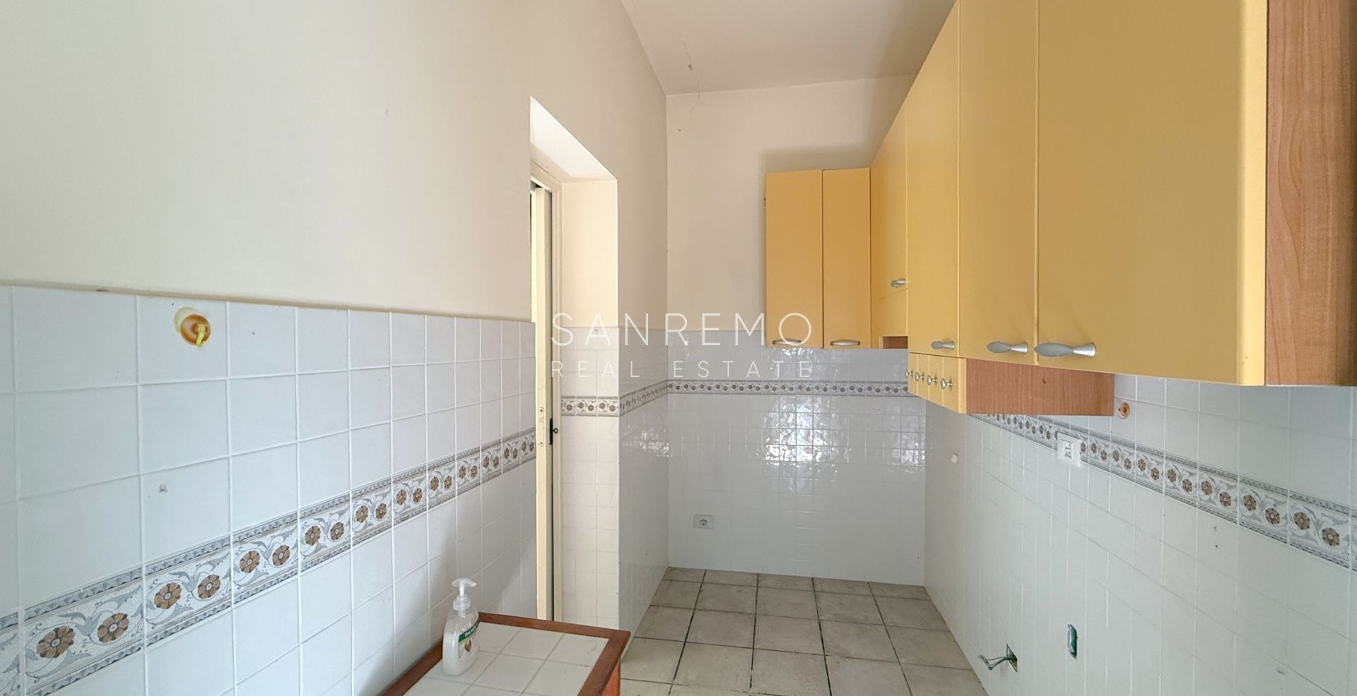 Maison, composée de 2 appartements indépendants, sur la première colline de Sanremo