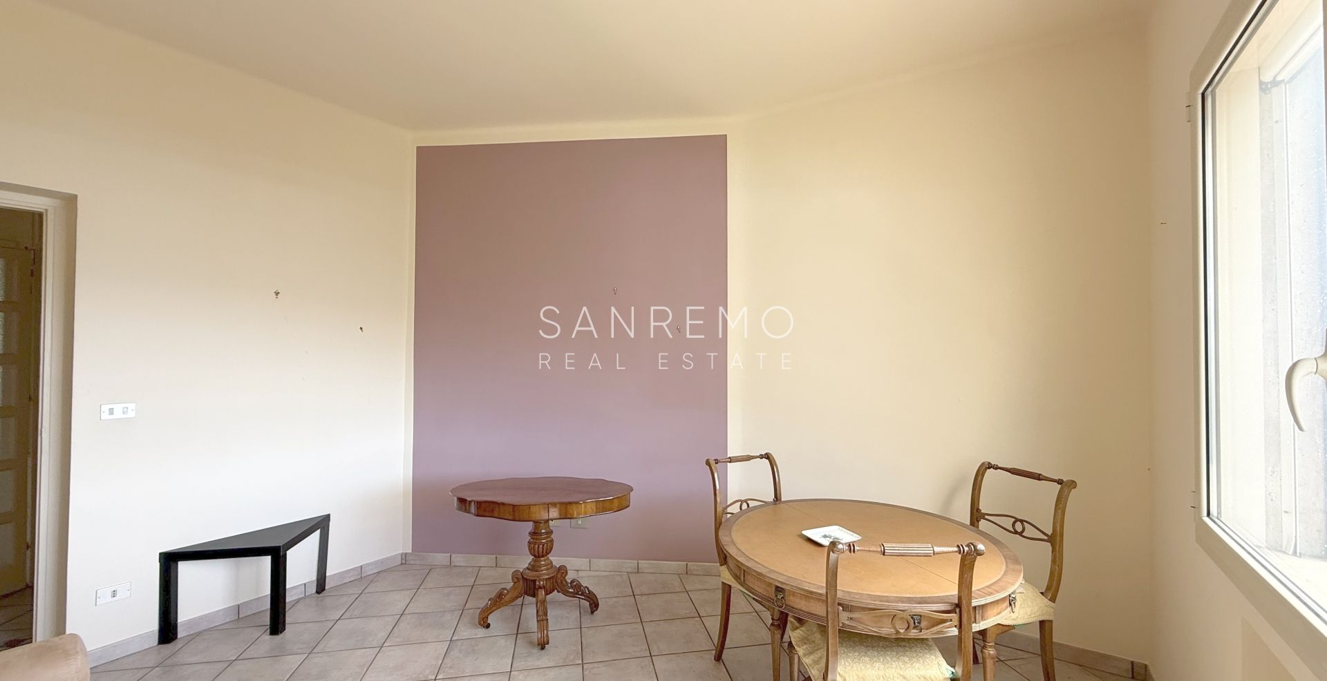 Maison, composée de 2 appartements indépendants, sur la première colline de Sanremo