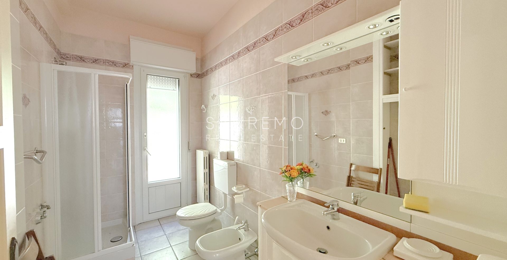 Maison, composée de 2 appartements indépendants, sur la première colline de Sanremo