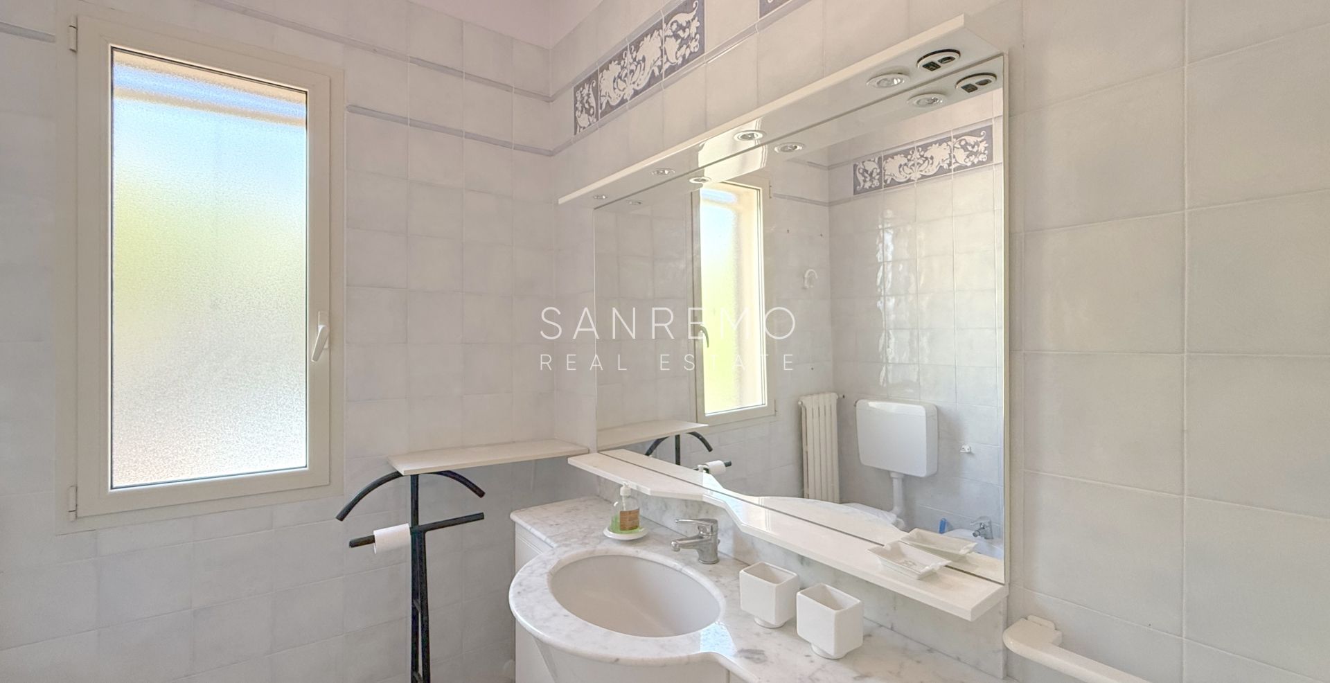 Maison, composée de 2 appartements indépendants, sur la première colline de Sanremo