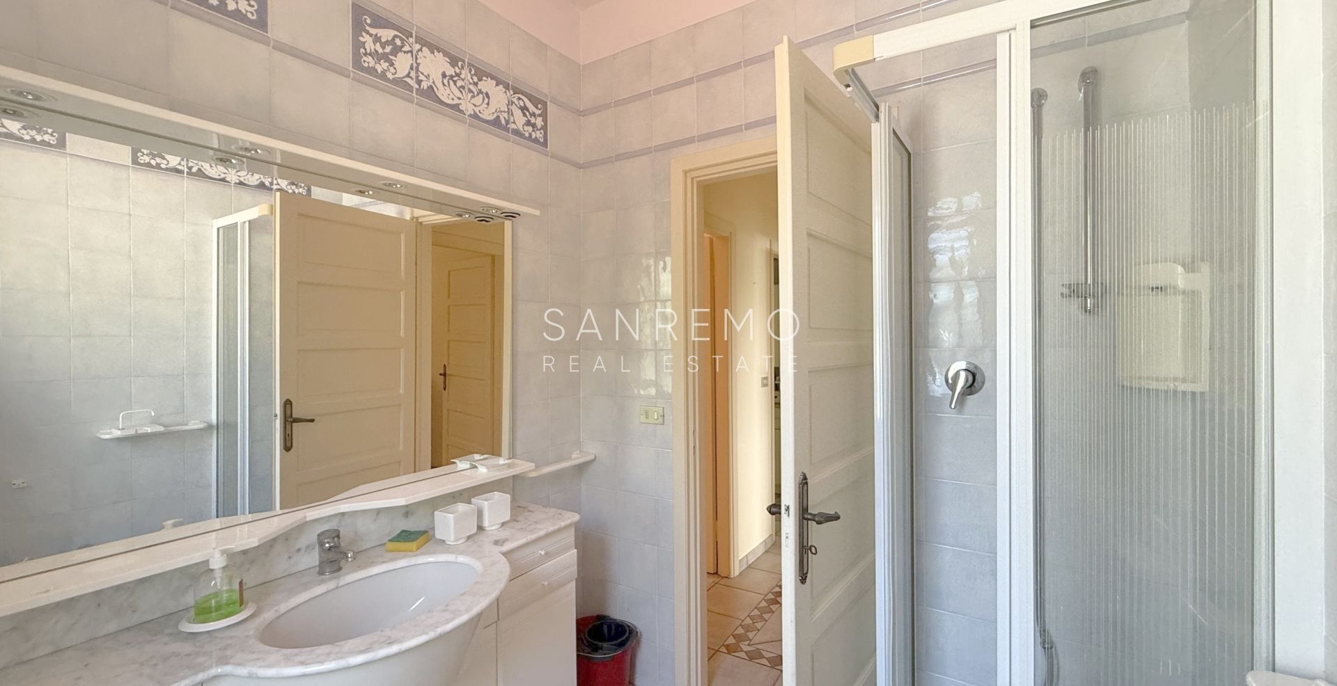 Maison, composée de 2 appartements indépendants, sur la première colline de Sanremo
