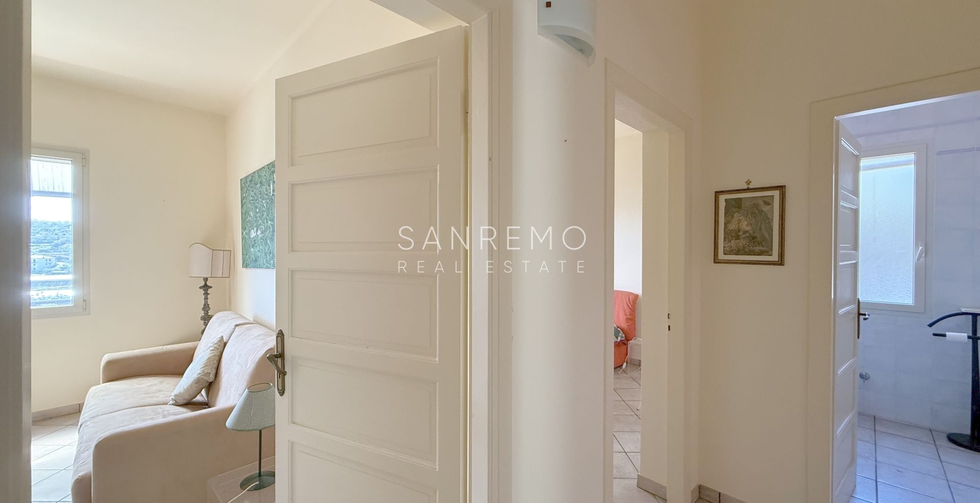 Maison, composée de 2 appartements indépendants, sur la première colline de Sanremo
